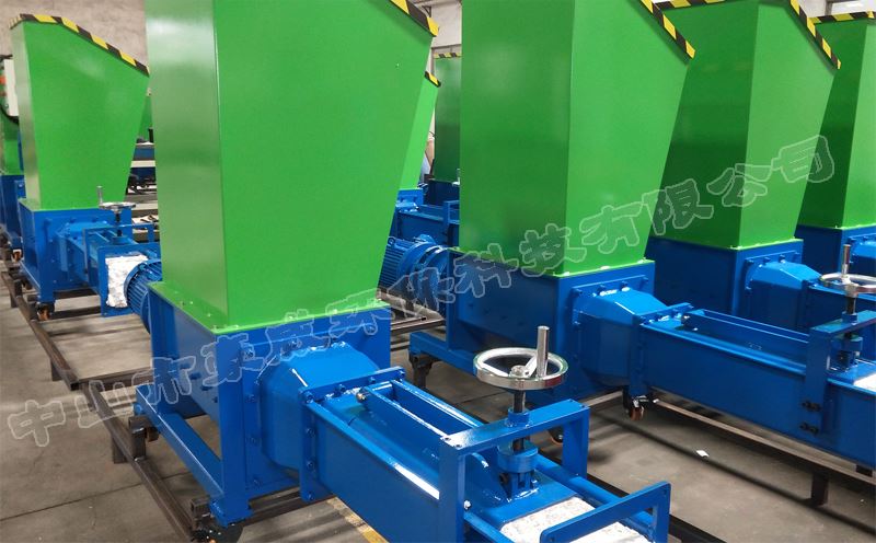 上海客戶訂購40臺小型EPS泡沫壓實(shí)機(jī)