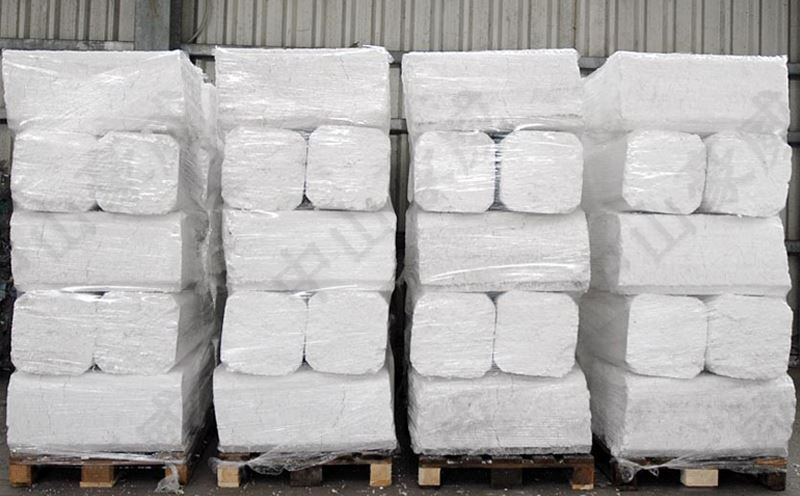 聚苯乙烯泡沫壓實(shí)成塊后存放